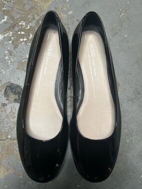 Ecco Black Patent Leather Women's Ballet Flats